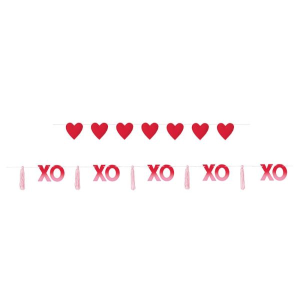 Valentines XOXO With Tassels & Stuffed Hearts Banners